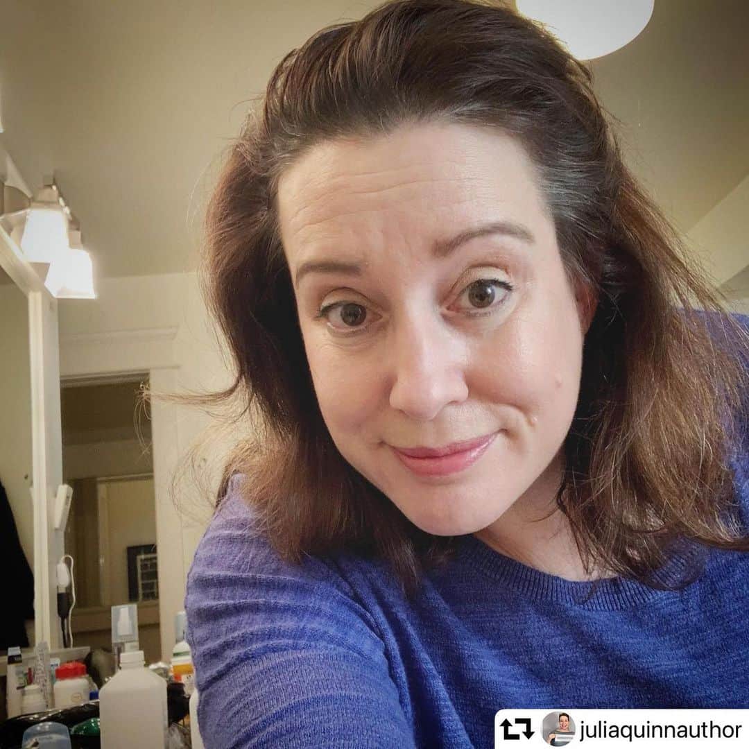 Good Morning Americaさんのインスタグラム写真 - (Good Morning AmericaInstagram)「Who’s ready for #BridgertonOnGMA?! Tune in this morning!   #repost @juliaquinnauthor ・・・ Getting ready to tape an interview with @chrisvandusen for @goodmorningamerica. See us Tuesday in the 8am hour! (And likely online after that.) #bridgerton #bridgertonnetflix @shondaland @bridgertonnetflix」12月29日 14時42分 - goodmorningamerica