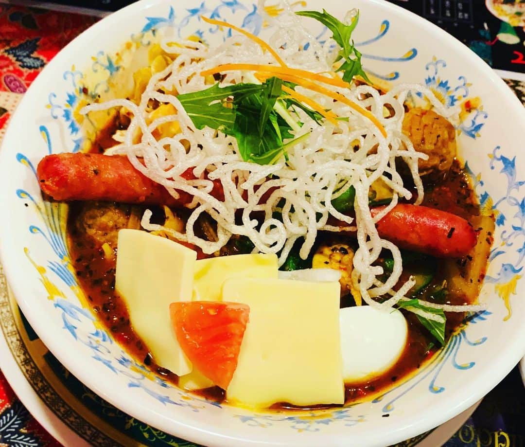 善し のインスタグラム：「昨日マジスパ納め。  今年もマジックスパイスにはお世話になりました。  このコロナ禍で免疫力をアップさせてもらって健康に過ごさせてもらいました。  来年もよろしくお願いしますごちそうさまでした🙏」