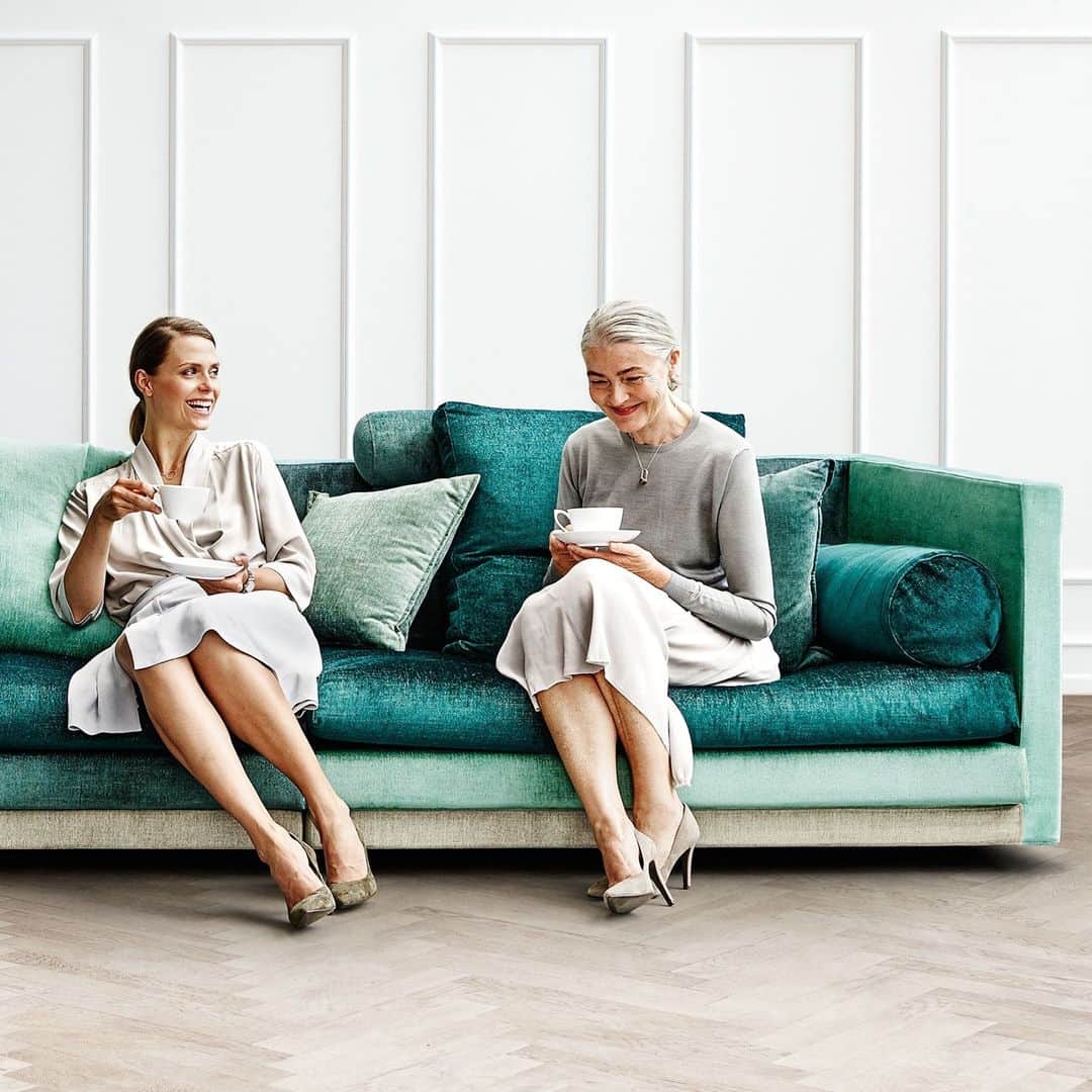 eilersenのインスタグラム：「The Cocoon sofa is inspired by the pupal stage of the silkworm. Dive into the cocoon and come out as a transformed and relaxed version of yourself. ⁠ •⁠ •⁠ •⁠ #eilersen #cocoon #eilersenfurniture #myeilersen #interiordesign #homedecor #sofa #danishdesign #inredning #finahem #interiorlovers #interiordesign #modernliving #minimalism #nordiskehjem #nordicinspiration #nordicliving #craftsmanship #luxurylifestyle #boligindretning #designinterior #livingroominspo #boliginspiration #softminimalism #hemindredning #schönerwohnen #nordicminimalism」