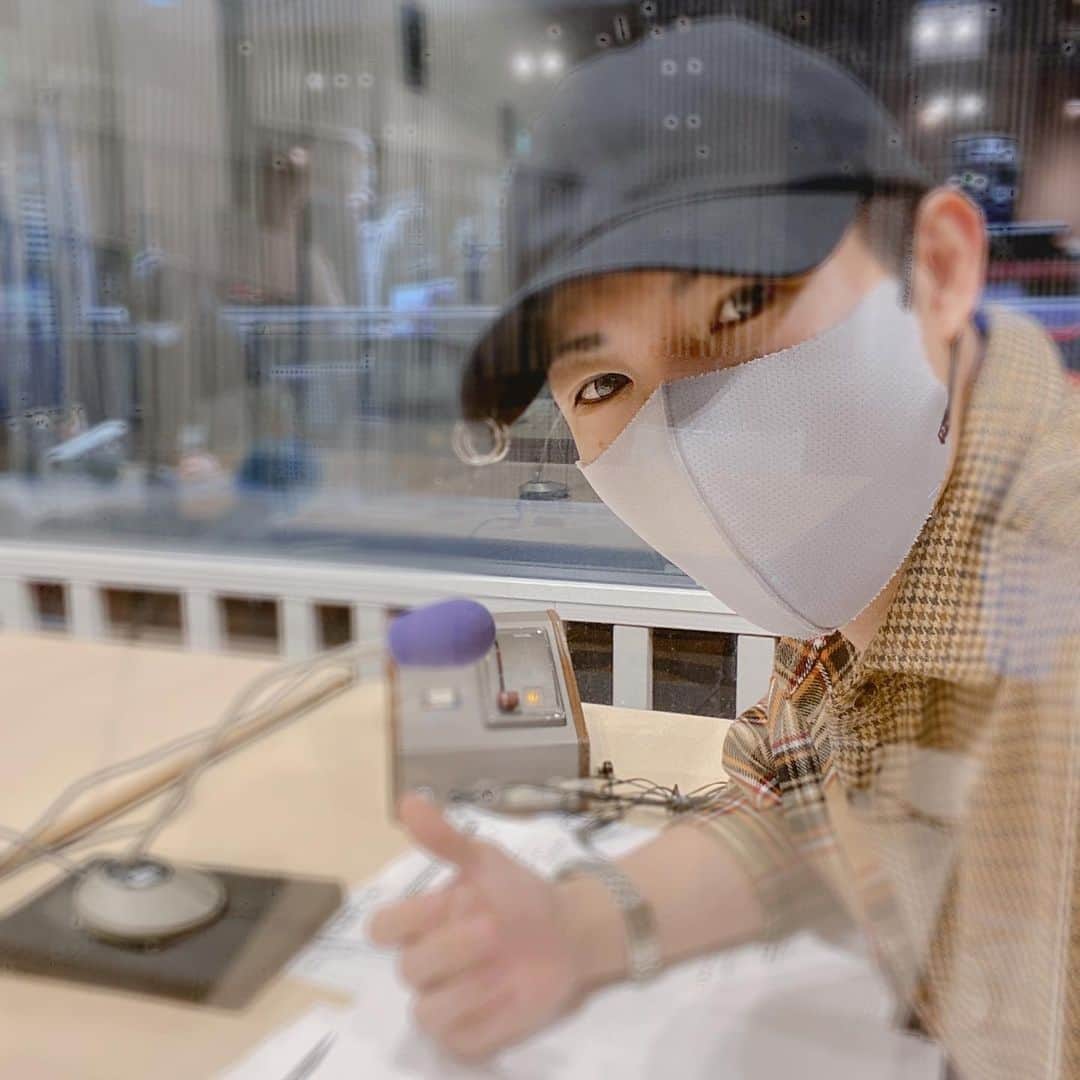歌広場淳のインスタグラム：「📻🎤😤」