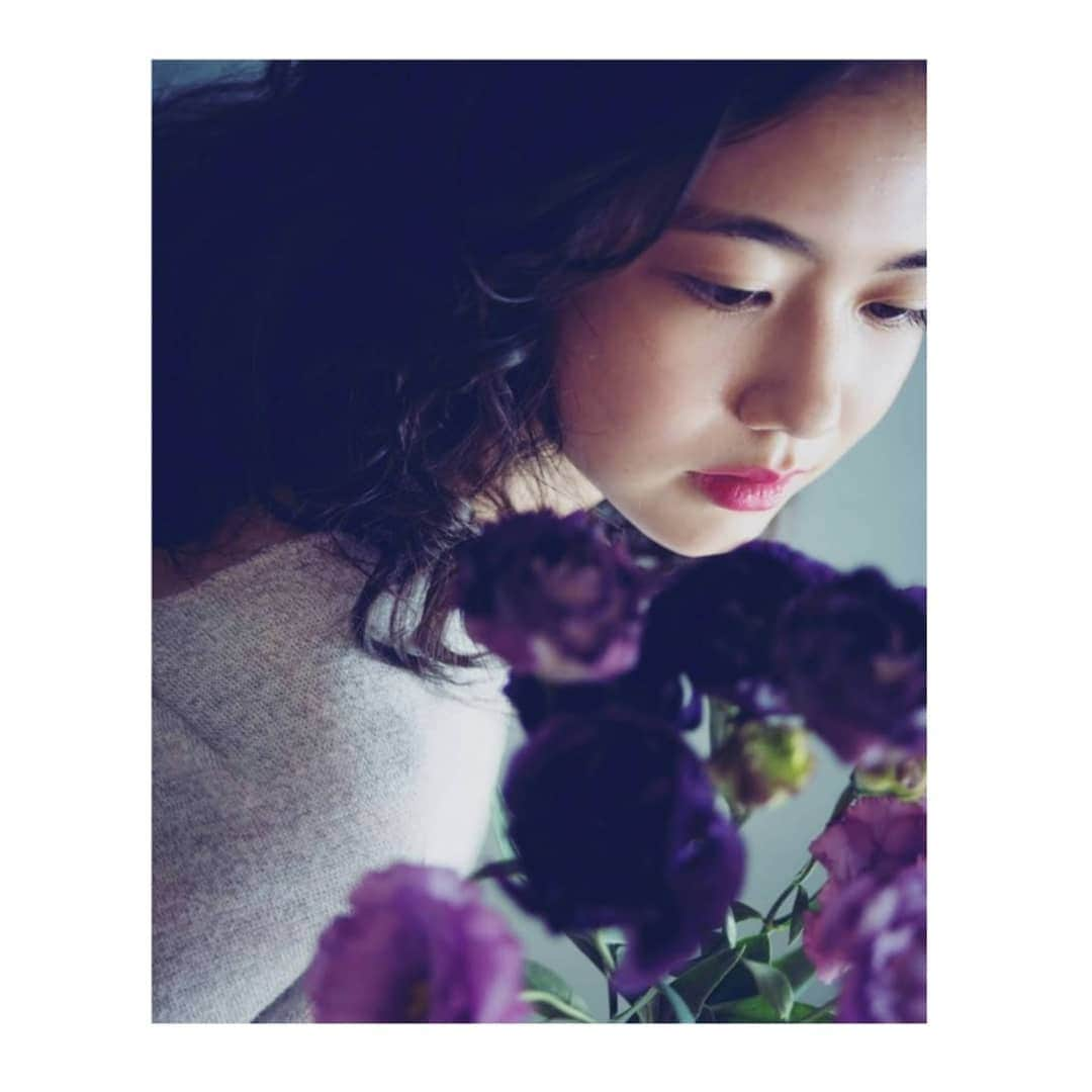 咲田まいさんのインスタグラム写真 - (咲田まいInstagram)「言葉の花 「トルコキキョウ｣  Photo...tsukaoさん （@tsukao ） Stylist...谷川夢佳さん（@yumeka91 ） Hair Make...HIROKOさん」12月29日 15時18分 - mai_sakita0201