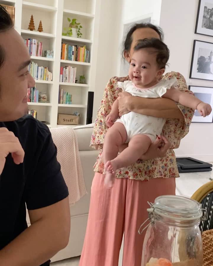 Rianti Cartwrightのインスタグラム：「Kalau ngeliatin bapaknya sampai muter 🤣 @casalfonso」