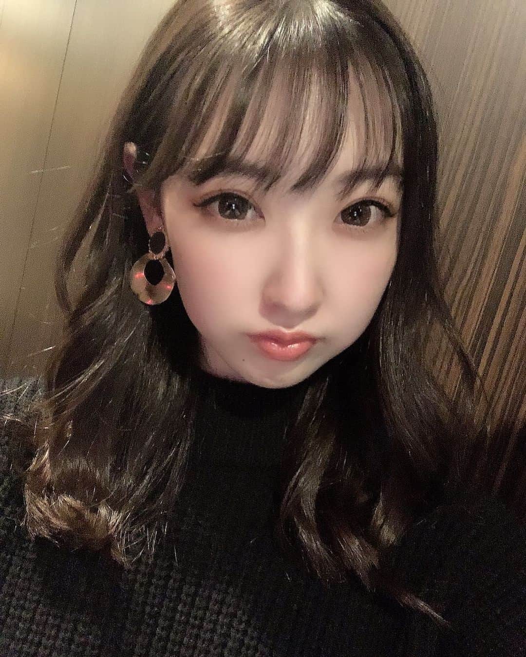 のインスタグラム：「みんな元気ー？ 今年もあと2日だね🙆🏻‍♀️」