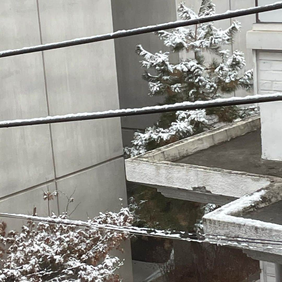 ナウンのインスタグラム：「언제봐도 예쁜눈❄️」