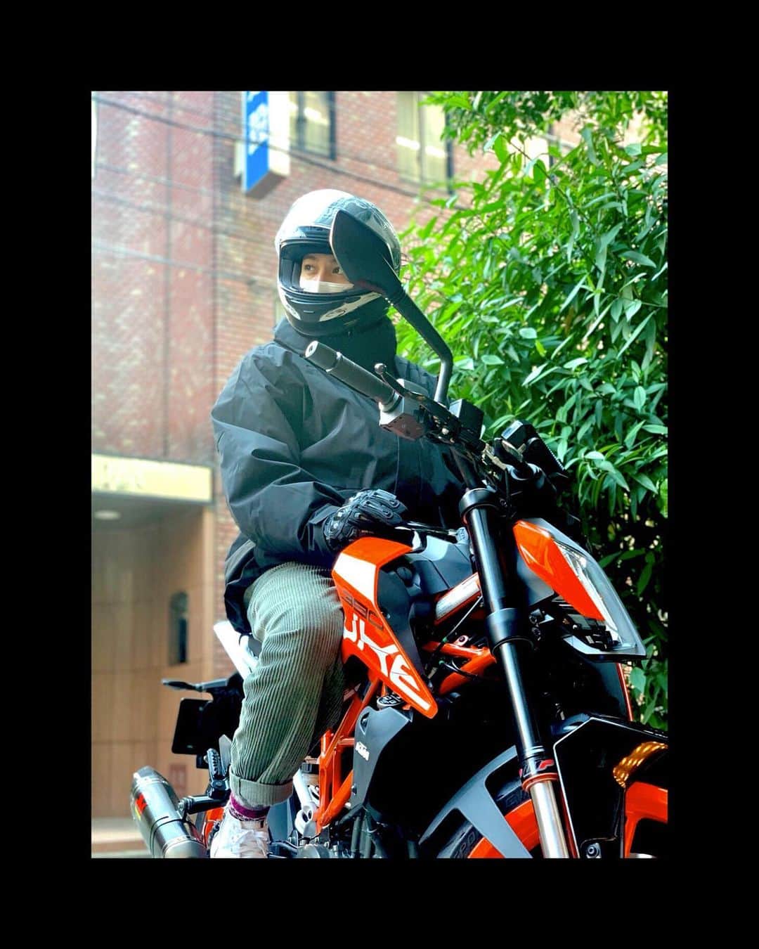 大野拓朗さんのインスタグラム写真 - (大野拓朗Instagram)「最初の相棒はこいつだ！！ めっちゃ軽い！運転しやすすぎて楽しい😍そしてかっこいい！！ 安全に気をつけながら、この子と一緒に街中走り回りたいと思います。  #ktm #ktmduke390 #バイク #bike」12月29日 15時42分 - takuro.ohno