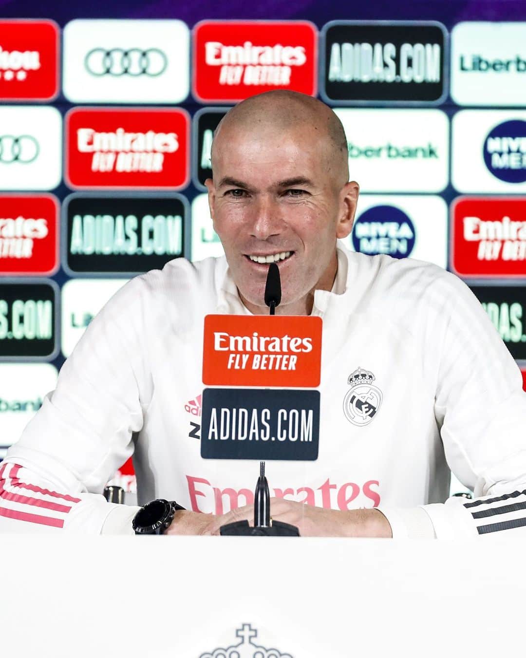 レアル・マドリードさんのインスタグラム写真 - (レアル・マドリードInstagram)「💬 @Zidane: “It's the FINAL GAME OF THE YEAR and we'll try and keep up our good run”. 💪 Zidane: “Es el ÚLTIMO PARTIDO DEL AÑO e intentaremos seguir con nuestra buena línea”. #HalaMadrid · #RMLiga」12月30日 1時11分 - realmadrid