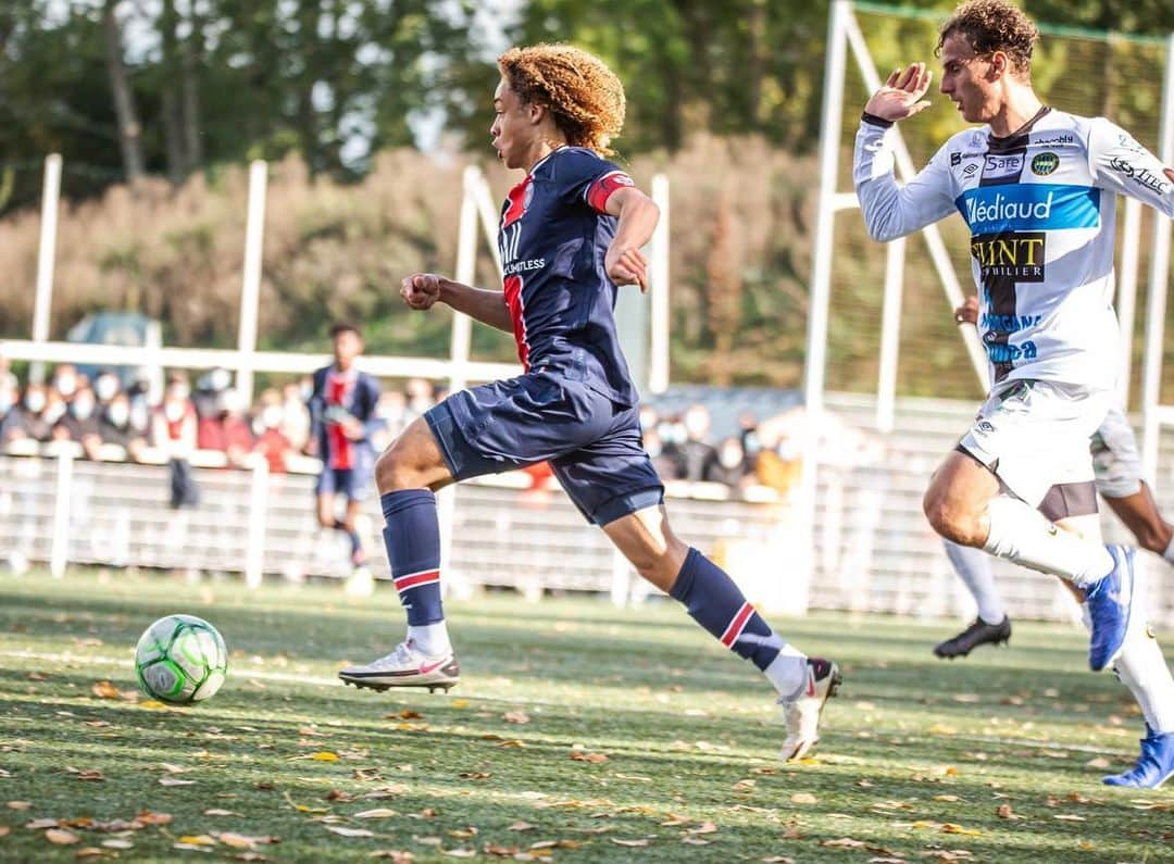 シャビ・シモンズさんのインスタグラム写真 - (シャビ・シモンズInstagram)「🦁🔜 : : : : : : : #ICICESTPARIS #AllezParis #ParisSaintGermain #PSG #Paris #training #train #keeppushing #footballdreams #everydayisdayone #football #sport #team #football #soccer #love #player #lovethisgame #attitude #passion #happy #psg #paris #motivation #gogoles #futbol #nike #xavi #xs #xavisimons #allez」12月30日 1時12分 - xavisimons