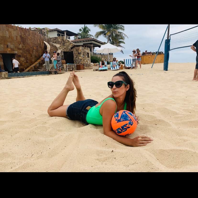 アリー・レイズマンのインスタグラム：「Missing this vibe ✨」