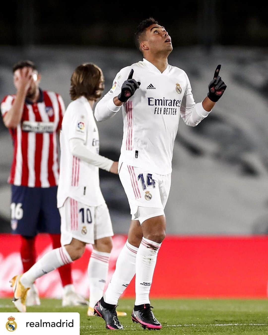 カゼミーロさんのインスタグラム写真 - (カゼミーロInstagram)「💪🏽 @realmadrid 💥 CASEGOL 🌟 @Casemiro's 7️⃣ goals in 2020! 🇧🇷 ¡Los 7️⃣ goles de Casemiro en 2020! 🆚 Sevilla ⚽️⚽️ (19/20) 🆚 Espanyol (19/20) 🆚 Borussia (20/21) 🆚 Alavés (20/21) 🆚 Atlético (20/21) 🆚 Granada (20/21) #RealFootball • #HalaMadrid」12月30日 1時23分 - casemiro