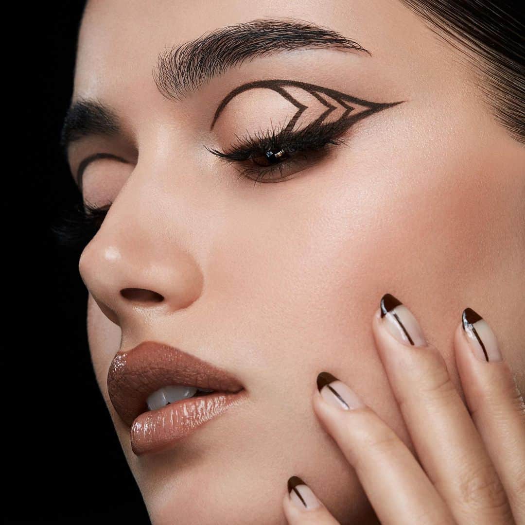 Stila Cosmeticsさんのインスタグラム写真 - (Stila CosmeticsInstagram)「*NEW*  #StilaCosmetics Spring 21 collection now available! Shop StilaCosmetics.com   Recreate this Triple Threat Eye look? Use the Original Tip to make a statement and define lines, use Micro-Tip to perfect & create precise shapes. #graphiceyeliner #stilastayallday」12月30日 1時25分 - stilacosmetics