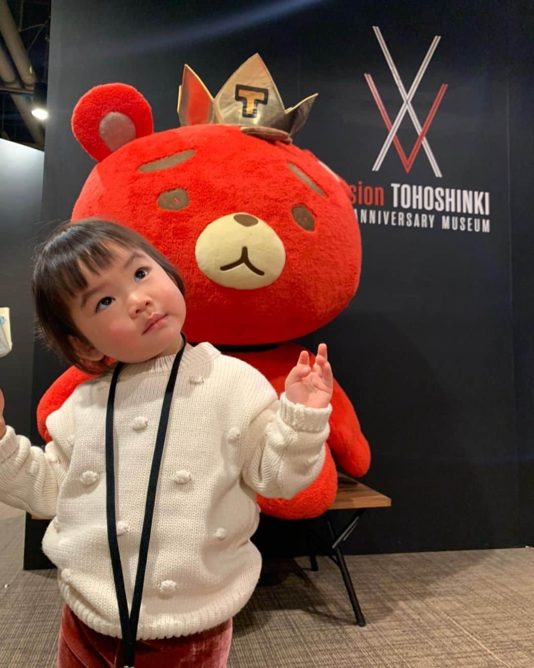 SONNYさんのインスタグラム写真 - (SONNYInstagram)「【TOHOSHINKI 15th ANNIVERSARY MUSEUM “XVision” 】  やっと足を運べた。過去の衣装やライブ映像、ステージセットの模型等、間近に見て様々な濃ゆい記憶が蘇ってきました。 久々にステージ上で踊ってる自分を見て不思議な気持ちになりましたが、早くLiveが出来る日が訪れる事を願います。  娘のTIANAは”T”ポーズを覚えた様で夜寝る前にお気に入りのぬいぐるみにひたすら”T”ポーズをさせてましたw  #東方神起 #Tohoshinki #XVision」12月30日 1時32分 - sonnyprimetime