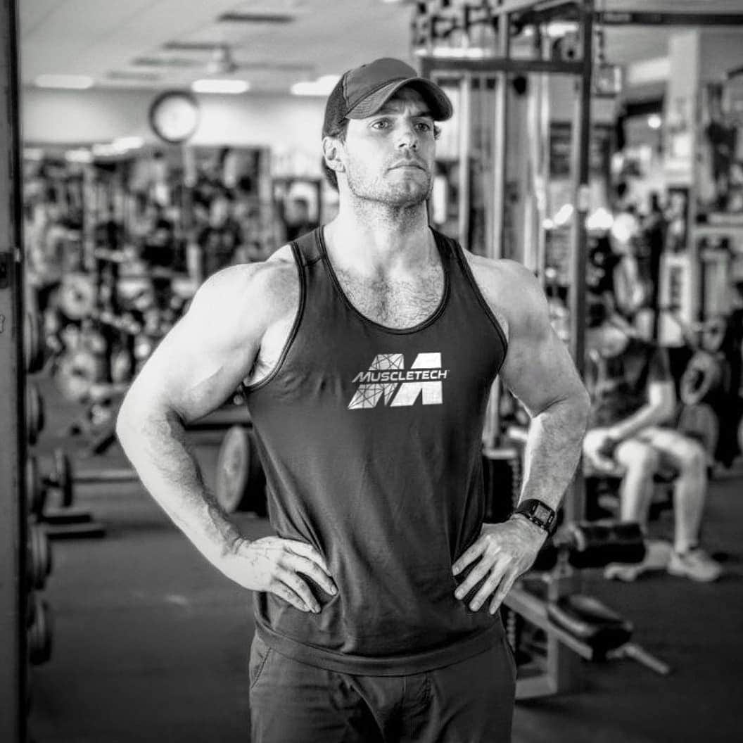 ヘンリー・カヴィルのインスタグラム：「It has been quite the year, a year that has required some serious mental fortitude to overcome. At the closing of 2020 it feels apt that I can announce that I have joined forces with MuscleTech. Their motto is, “strength redefined.” A motto that puts the emphasis on strength being something that comes from deep within. Something that we all have access to. Something that we are all capable of. A mindset as much as muscular power. So, my friends, here is to new horizons and to our mental fortitude. Let's cultivate it.  @MuscleTech」