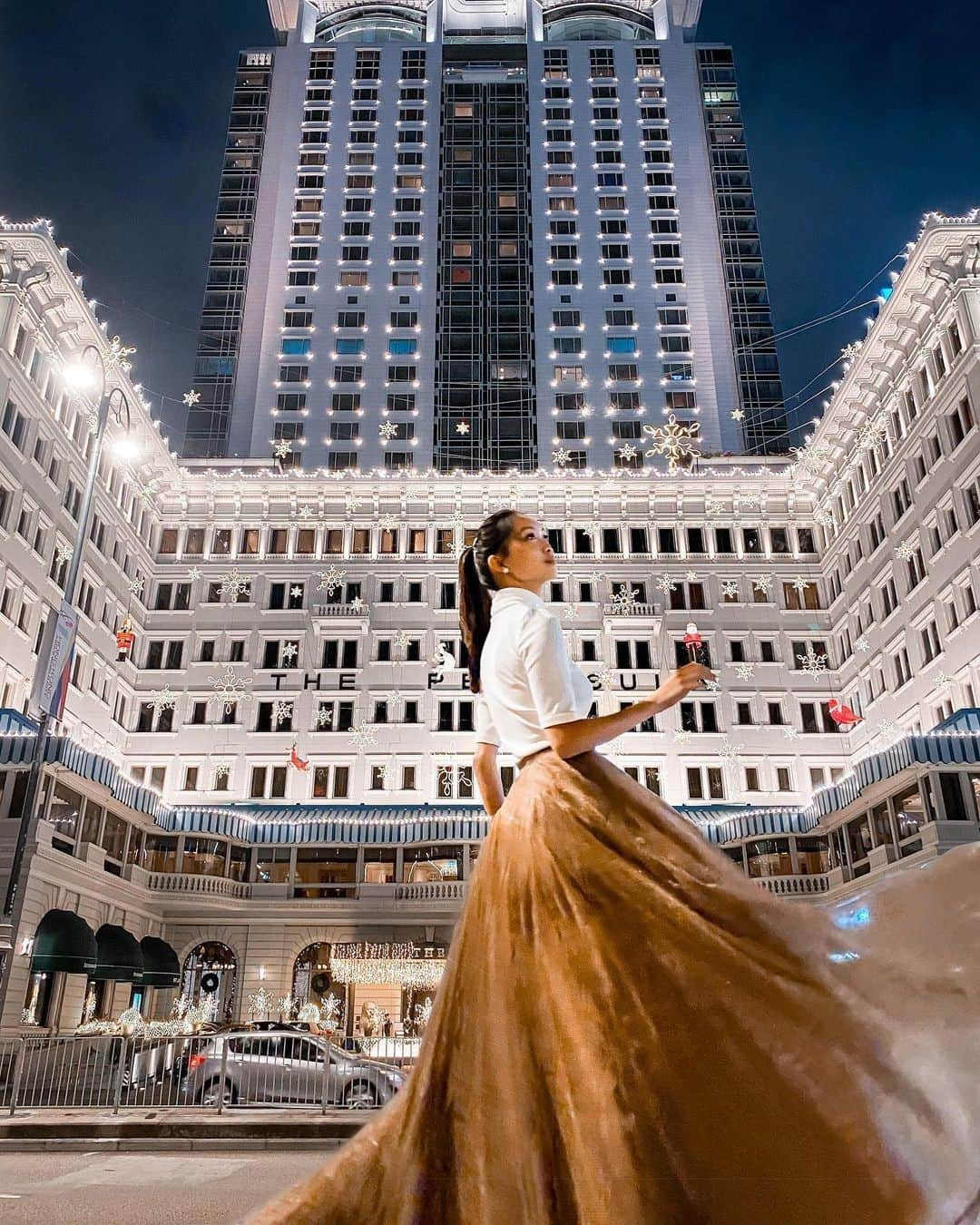 The Peninsula Hotelsさんのインスタグラム写真 - (The Peninsula HotelsInstagram)「@sundaybyshane’s photo outside of The @peninsulahongkong has us feeling like we’re inside a film – so cinematic! #pentreestories⁣ ⁣ ⁣ ⁣ ⁣ #peninsulahotels #luxuryhotelexperience #luxuryexperience #fivestarservice #fivestarhotel #hongkong #staycation #peninsulahongkong #thepeninsulahongkong」12月30日 2時00分 - peninsulahotels