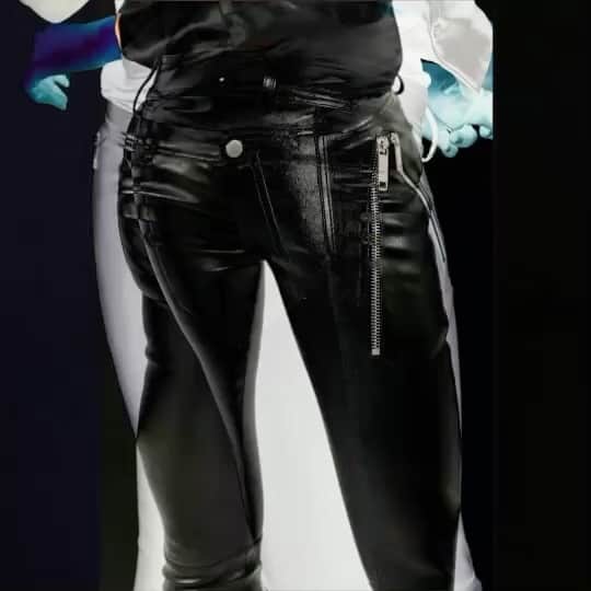 ジトロワのインスタグラム：「DAME DE COEUR  #jeuxdetarot featuring our  ‘Wynn’ leather pants. This new #jitrois collection is dedicated to gamers, whether real or virtual.  Shop our new collection available on jitrois.com  Thanks to @clauco2」