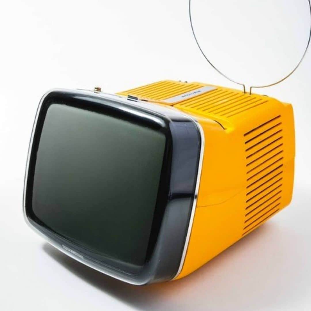 アルテアのインスタグラム：「Altea FW20  Brionvega Algol, Marco Zanuso e Richard Sapper, 1964.  #alteamilano #madeinitaly #italiandesign」