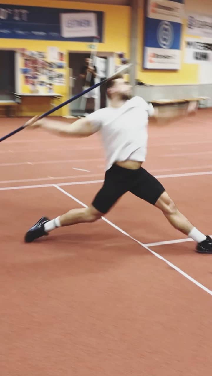 ヨハネス・ベターのインスタグラム：「First 🚀 after long time! 🤩 #VetterWurf #training #throwing #javelin #athlete #tokyo21 #fitness #speerwurf #trackandfield #great #feeling」