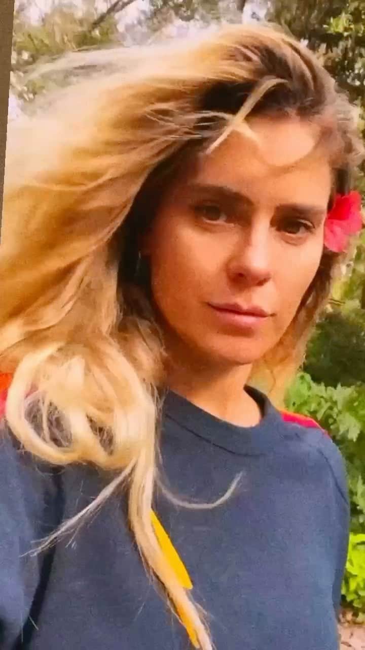 カロライナディークマンのインスタグラム：「um gilbertogilzin cantando toda paz q a gente deseja...」