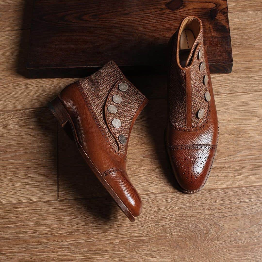 サンクリスピンさんのインスタグラム写真 - (サンクリスピンInstagram)「@medallion_shoes showcasing our button boots.」12月30日 2時30分 - saintcrispins