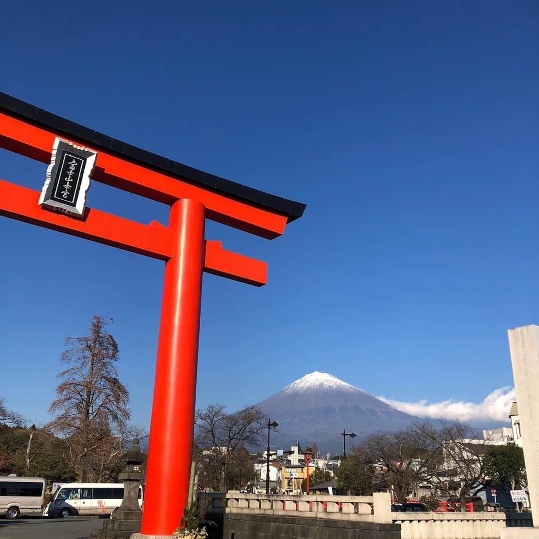 松下翔太郎さんのインスタグラム写真 - (松下翔太郎Instagram)「いよいよ明日は富士山女子駅伝🔥 私は第1中継所の実況を担当します。  レースは10時から！フジテレビ系列全国生中継です。 ぜひテレビでお楽しみください🗻🎽  第1中継所、どんな展開になるかな...！！  #富士山女子駅伝#富士山#駅伝 #大学駅伝#大学女子駅伝」12月29日 17時45分 - shotaro_matsushita_