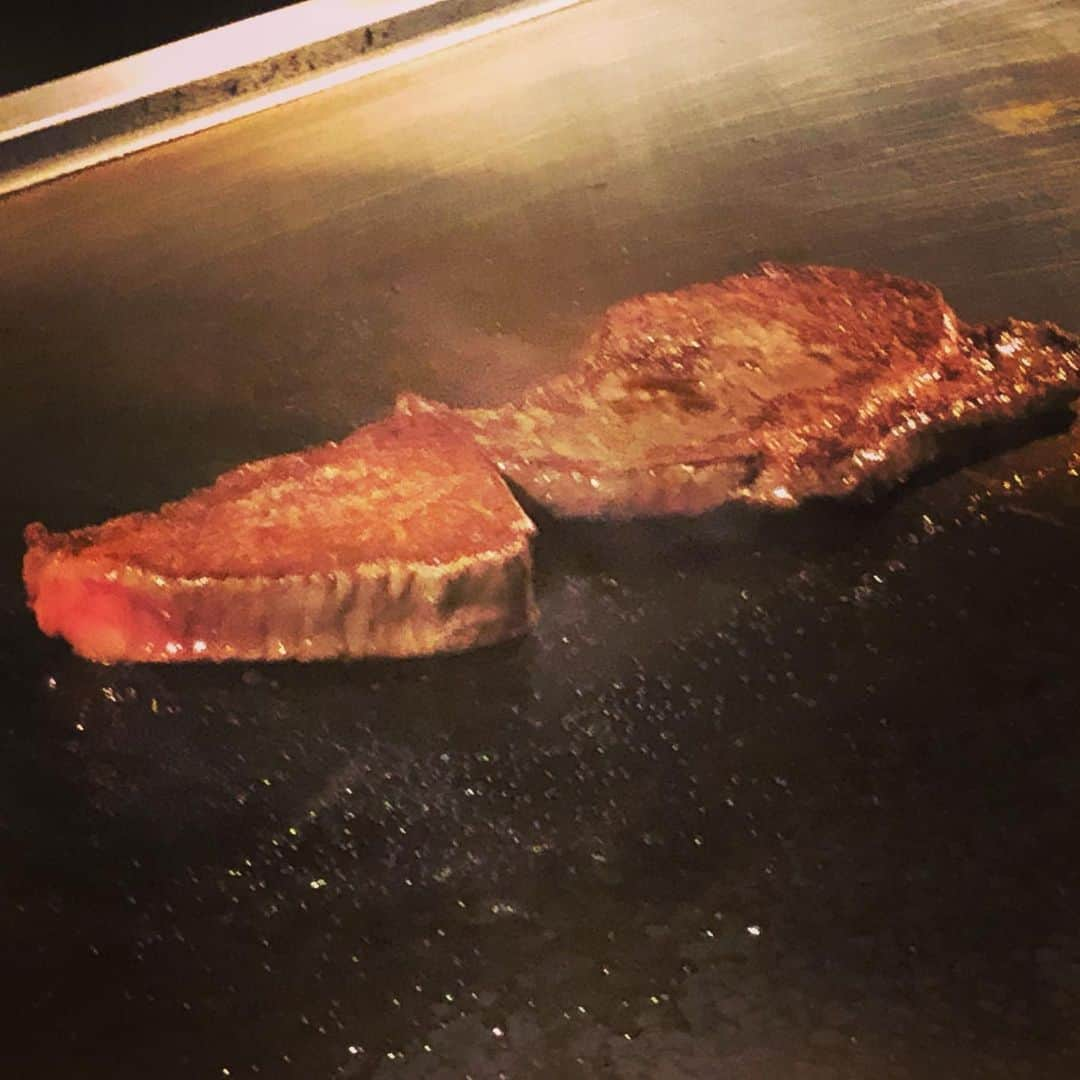 JOJO（ものまね）さんのインスタグラム写真 - (JOJO（ものまね）Instagram)「ラクレットチーズ🧀 無限で食べていられる(*´д`*)💕 . #jujuのそっくりさんjojo #お肉 #肉 #にく ニクぅぅ〜😆👍✨#肉食 #肉肉肉 #肉うまい #肉大好き #肉好き女子 #肉スタグラム #肉食系女子 #肉食女子 😋✨#牛さんありがとう 🐮🐄🐂🐃🐮✨#🐮 #🐄 #niku  #nikustagram #meat #meatlover 🍖💗#グルメ #グルメ女子 #グルメ好きな人と繋がりたい 💕#食スタグラム #焼肉好きな人と繋がりたい ❤️#お肉大好き ぃ〜💕😆💕 #お肉最高 #お肉好きな人と繋がりたい (*´꒳`*)💕#ラクレットチーズ #ラクレット #チーズ 🧀」12月29日 17時43分 - jojo_monomane