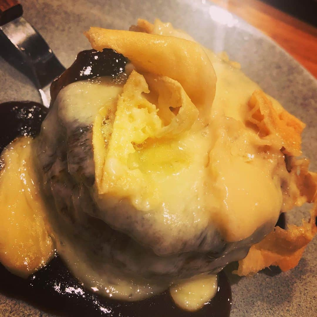 JOJO（ものまね）さんのインスタグラム写真 - (JOJO（ものまね）Instagram)「ラクレットチーズ🧀 無限で食べていられる(*´д`*)💕 . #jujuのそっくりさんjojo #お肉 #肉 #にく ニクぅぅ〜😆👍✨#肉食 #肉肉肉 #肉うまい #肉大好き #肉好き女子 #肉スタグラム #肉食系女子 #肉食女子 😋✨#牛さんありがとう 🐮🐄🐂🐃🐮✨#🐮 #🐄 #niku  #nikustagram #meat #meatlover 🍖💗#グルメ #グルメ女子 #グルメ好きな人と繋がりたい 💕#食スタグラム #焼肉好きな人と繋がりたい ❤️#お肉大好き ぃ〜💕😆💕 #お肉最高 #お肉好きな人と繋がりたい (*´꒳`*)💕#ラクレットチーズ #ラクレット #チーズ 🧀」12月29日 17時43分 - jojo_monomane