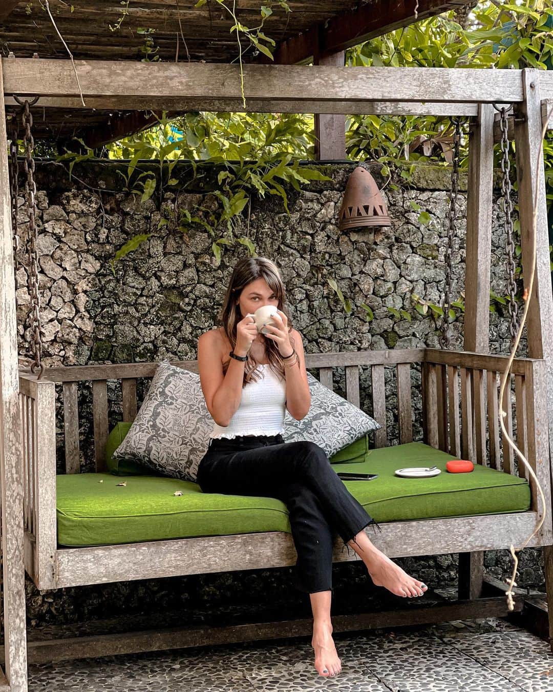 ルナ・マヤのインスタグラム：「I love @tuguhotels for its classic Indonesian style and I must say their coffee is one of the best I’ve ever had🌟 #tuguhotels #tugucanggu #bali #lunamaya」