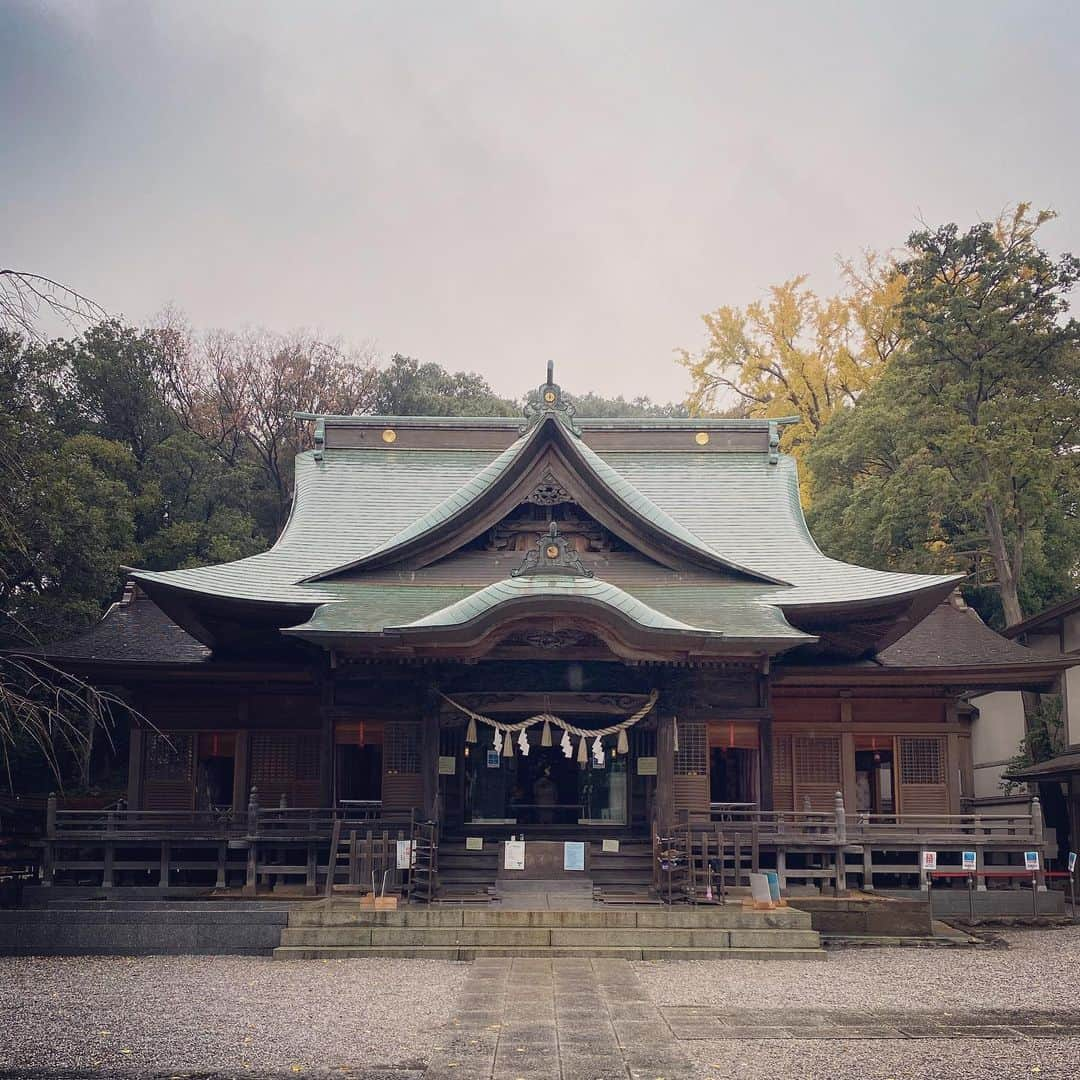 LOVE ME DOのインスタグラム：「⛩師岡熊野神社に行って来ました！新年のお参りに待ち受けに使ってみて下さい。運気アップにも！ #新年のお参りに  #待ち受けにどうぞ  #神奈川県横浜市 #師岡熊野神社  #サッカーの神様 #パワースポット神社  #運気アップ画像」