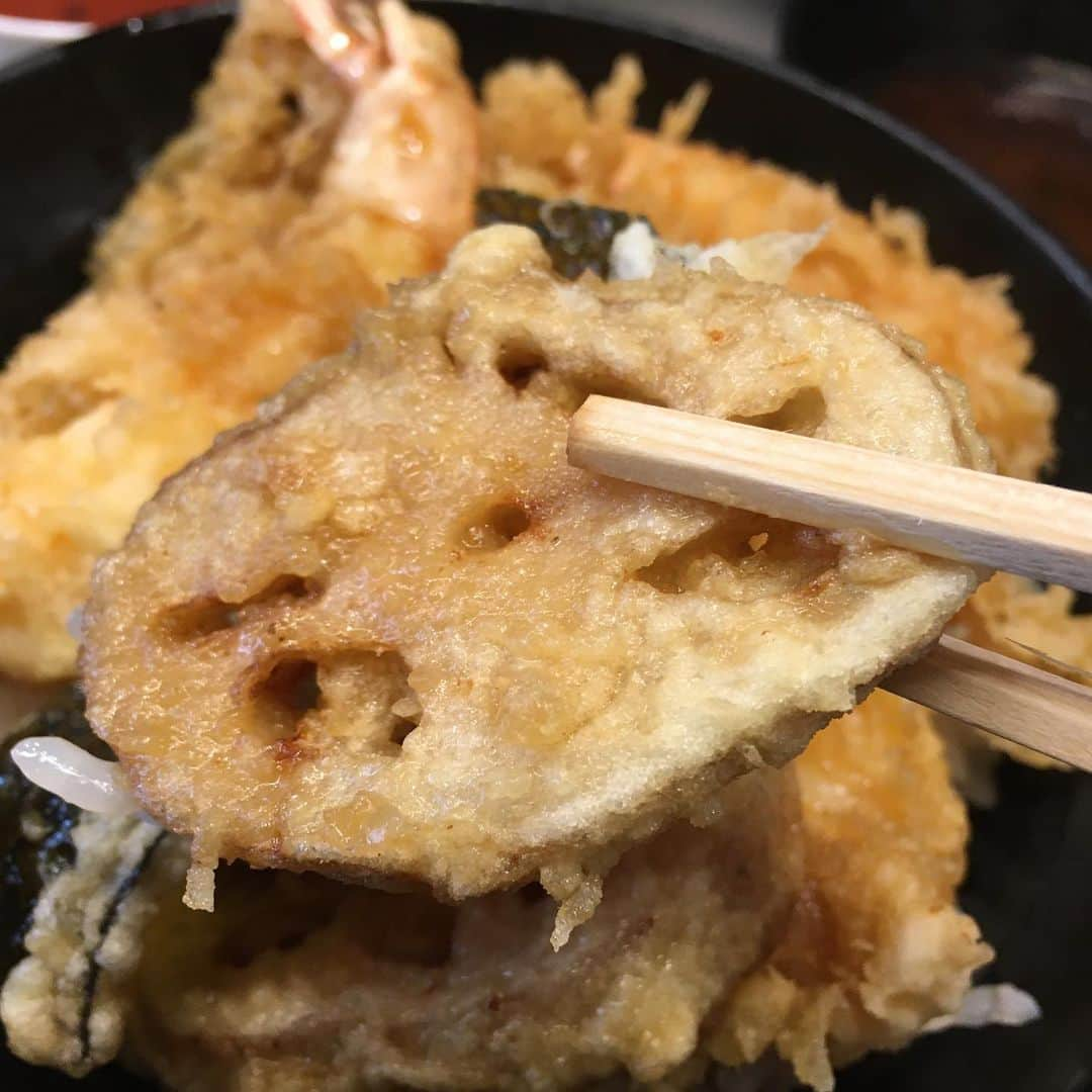 小野瀬雅生さんのインスタグラム写真 - (小野瀬雅生Instagram)「大阪千日前の坂町の天丼屋（天丼の店）で天丼のエビ一尾プラスの「３」を二日連続で戴きました☆ウマウマ王・西の横綱☆二日目はレンコン天サービスでスキスキスー♫ #天丼 #天丼の3  #坂町の天丼屋 #天丼の店  #大阪千日前  #小野瀬雅生 #onosemasao #ウマウマ王  #西の横綱  #ウマウマウー  #スキスキスー  #アイシテマス」12月29日 17時52分 - onosemasao