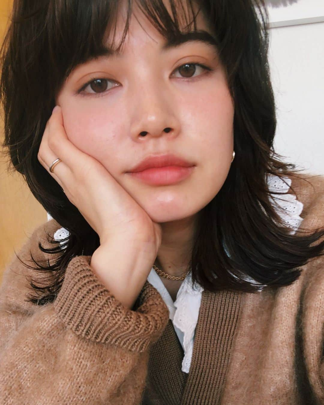 垣内彩未さんのインスタグラム写真 - (垣内彩未Instagram)「マスクを取ったときの 血色の無さが悲しすぎて でもマスクにリップが付くのは 嫌だなーと。  巷でも大人気らしい @addictionbeauty_official のマットリップ、ぷぅさんが使っていて とても良さそうだったから 買ってみたら めちゃくちゃ良かったーー！  私は002のかなりナチュラルな 色味にしてみました。  もう少し攻めた色味も 欲しくなった🔥🔥🔥」12月29日 18時04分 - kakiuchiayami