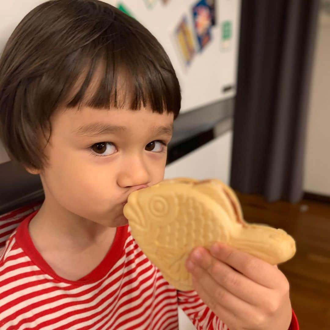 チョン・テオ（ウィリアム・ハミントン）さんのインスタグラム写真 - (チョン・テオ（ウィリアム・ハミントン）Instagram)「붕어 아이스크림 맛나게 먹는법~」12月29日 17時58分 - williamhammington