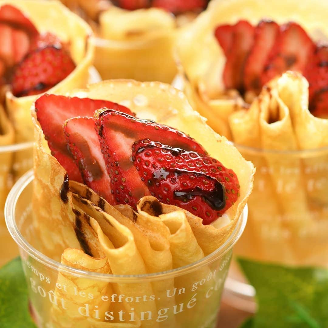 【公式】湯の杜 ホテル志戸平さんのインスタグラム写真 - (【公式】湯の杜 ホテル志戸平Instagram)「イチゴフェア開催です🍓 2021.2.1～2021.4.10  スイーツ好きのみなさま、イチゴに目がないみなさま、お腹いっぱいイチゴを楽しんで見てはいかがでしょうか！？ ヒカリノモリに入った瞬間、広がるイチゴの世界に度肝を抜かれること間違いなし！🍓🍰🍓  #志戸平 #ファミリーホテル #みんなで行こう #イチゴフェア #スイーツビュッフェ #イチゴだらけ #イチゴイチゴ  #strawberry #イチゴスイーツ #ヒカリノモリ #バイキング #ビュッフェ #インスタ映えスイーツ #カニとステーキもいつも通りあるよ」12月29日 18時11分 - shidotaira