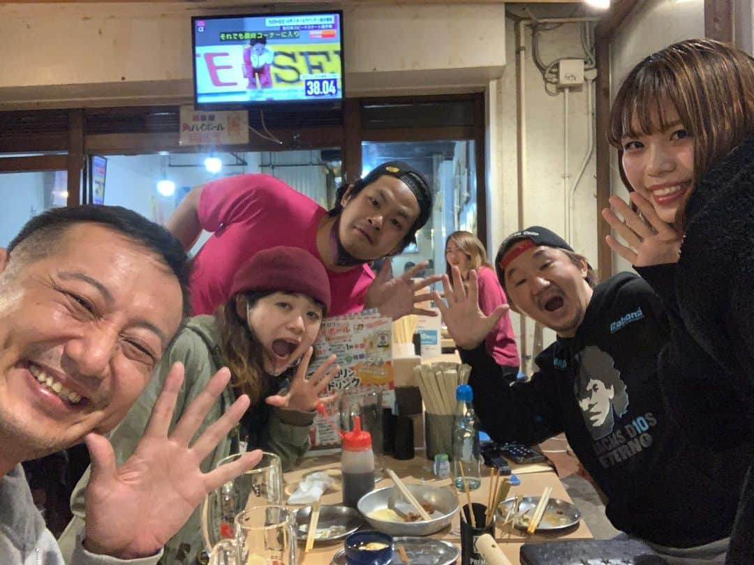 植田朝日さんのインスタグラム写真 - (植田朝日Instagram)「🐽🐽🐽﻿ ﻿ ラストナイトは何か流れで俺が演出した劇団コラソン『チャゲ＆飛鳥時代』に出演したキャストがドンドン集合して行き、最後はバイトで来れない奴のバイト先に乗り込むと言う形で全員コンプリート⁉️笑﻿ ﻿ なんか、またやりそうな流れです！w﻿ ﻿ では、ペパーミン‼️﻿ ﻿ #劇団コラソン」12月29日 18時16分 - asahiman