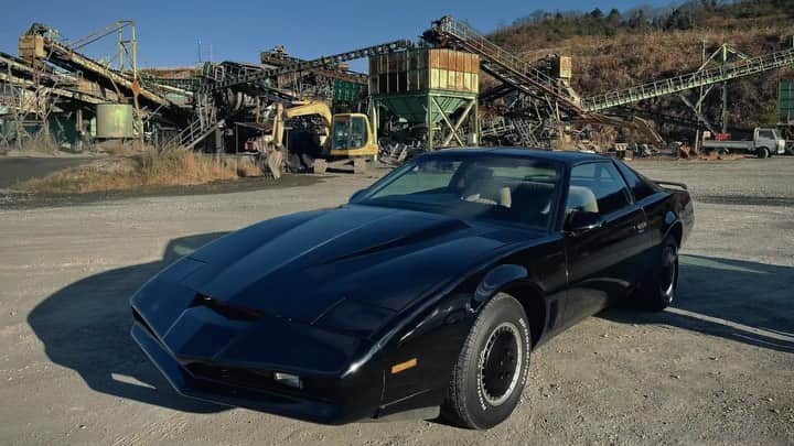 池上幸平のインスタグラム：「I drove this car last week.  Its name is “Knight Rider” !!! #KnightRider #ナイトライダー」