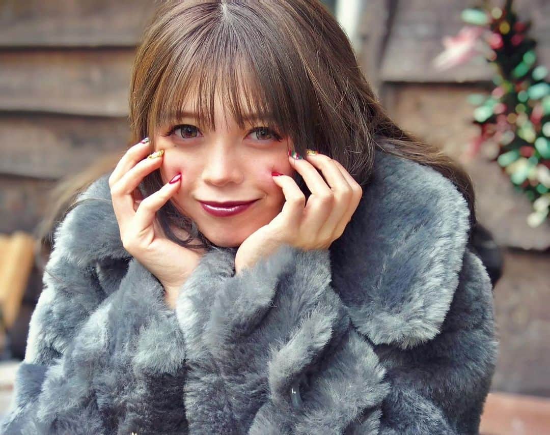 橘咲良のインスタグラム：「今日はメンズナックルの撮影と プルクラ撮影会だったよん✨ Tさんいつもありがとう📷✨ #portrait ＃撮影会 #冬コーデ  ＃冬 #12月 #ファー #コート  #キングラビッツ #橘咲良　だぞ☝🏻☝🏻」