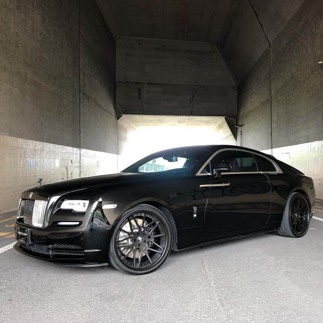 Spirits Artisanさんのインスタグラム写真 - (Spirits ArtisanInstagram)「Rolls-Royce wraith Artisanspirits/// Sportsline blcklabel YAMATO edition @office_k__tokyo  @forgiato www.artisanspirits.co.jp #artisanspirits #artisan #asms #rollsroyceｗraith #wraith  #evasivemotorsports #ravspecjdm #butlertire #jworksunlimited #premierautowerkz #suvproject #kanooperformance #car_life_staff #technicalmate  #トラウム #車庫小舗 #nigeljdmparts #bondtokyo #bondosaka #bondochina #japan●paint #インポートファクトリーゼロ」12月29日 18時42分 - artisan_spirits