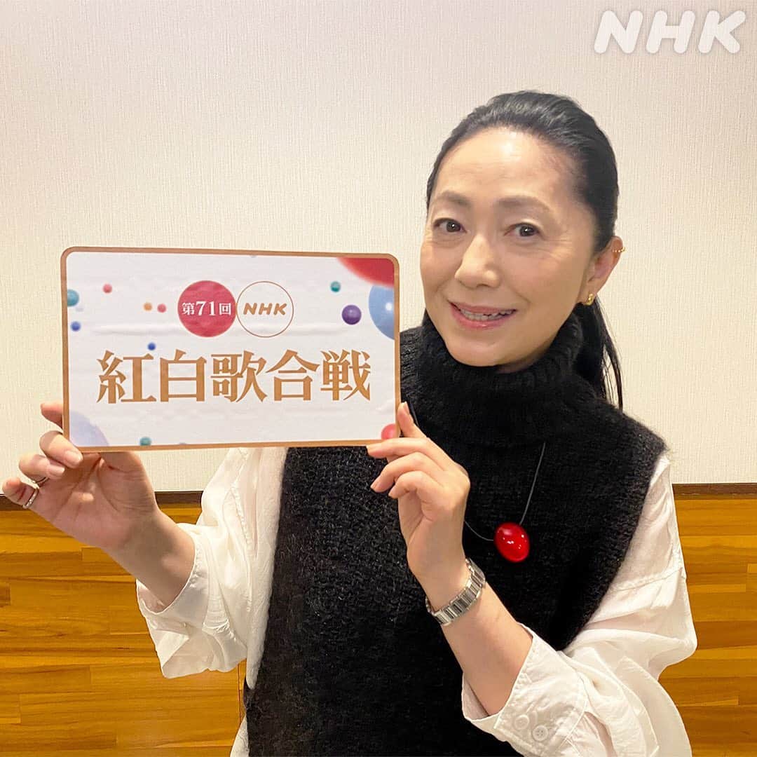 のインスタグラム：「🔴第71回NHK紅白歌合戦⚪️ 紅組・演歌のみなさん🎤  #石川さゆり さんは #天城越え  #坂本冬美 さんは #桑田佳祐 さん作詞・作曲の #ブッダのように私は死んだ   #天童よしみ さんは #少年忍者 も参加して #あんたの花道 〜腹筋太鼓乱れ打ちＳＰ〜  #水森かおり さんは #瀬戸内小豆島 を #篠原ともえ さんデザインの巨大衣装で　#フワちゃん もプレゼンターで登場  #NHK紅白 #NHK紅白歌合戦 #紅白 #紅白歌合戦 #紅白歌合戦2020 #紅白リハ #みんなでエール #NHK」