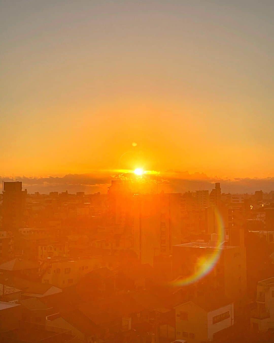 倉地美晴さんのインスタグラム写真 - (倉地美晴Instagram)「・ 🧡💛🤍❤️🔥🌞  #sun #sunrise #sunset #nature」12月29日 18時44分 - miharu_kurachi
