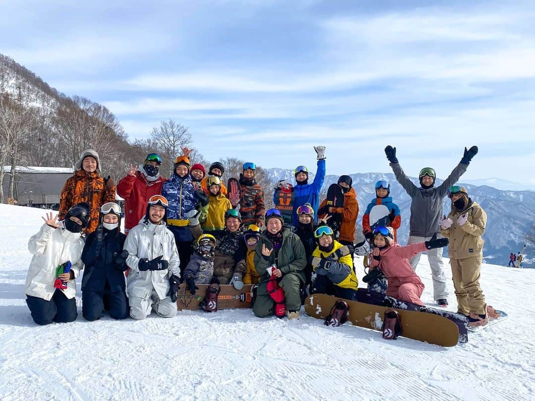 岡本圭司さんのインスタグラム写真 - (岡本圭司Instagram)「Many friends🙌 #snowboarding  #deeluxe #hakuba」12月29日 18時55分 - hywod_kj