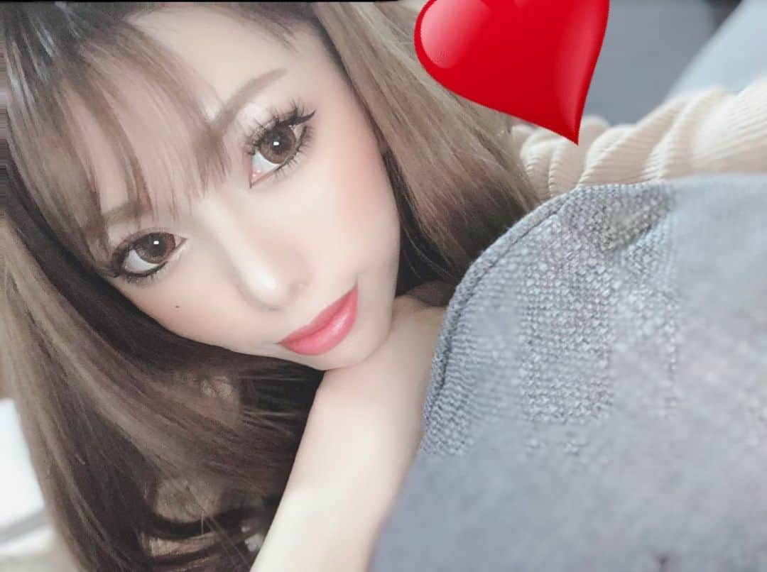 あゆかのインスタグラム：「今日入れてあと２日🥰 これからお寿司ー🍣🍣 てかヘアメ予約したのに 遅くて遅刻だよ、、、、  .  #千葉キャバクラ#千葉富士見キャバ嬢#千葉富士見町キャバ嬢#千葉富士見キャバクラ#arドレス#ジュエルズドレス#オンラインキャバクラ#ファッション好きな人と繋がりたい#ヘアメイク#お家スタイル#息してる？#followｍe4 #follow4like#followtrain」