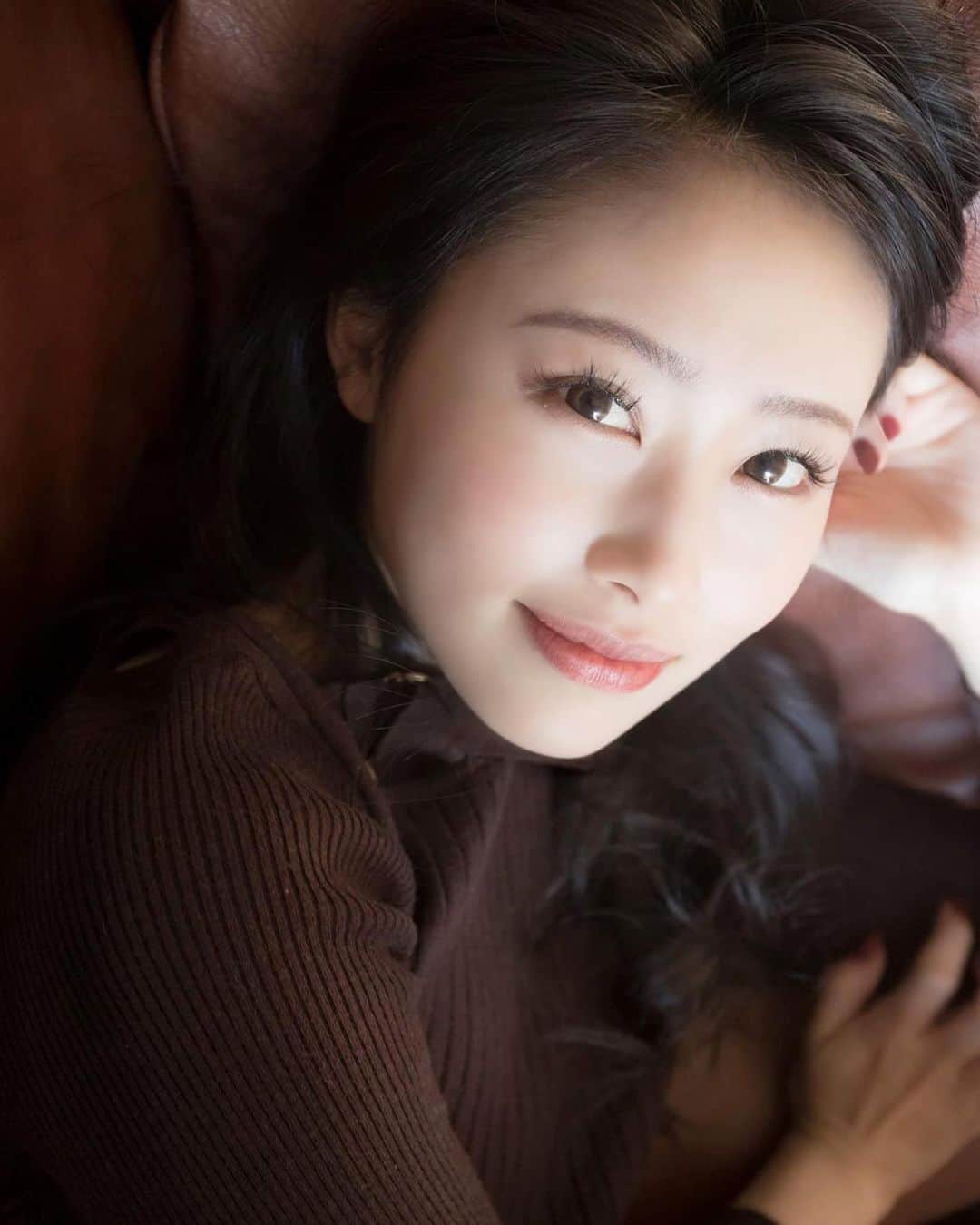 長沼南帆のインスタグラム：「【レースクイーン引退のお知らせ】﻿ ﻿ 今年度をもちましてレースクイーンを引退致します。﻿ ﻿ コロナの影響で最終戦も例年とは異なる形での開催となり、ファンの皆様に直接伝えられないことを残念に思っています😢今年はこのような状況下で、私自身どうしていきたいかを問い続ける年でもありました。﻿ ﻿ ﻿ モータースポーツに関わるきっかけになったのは2018年度のGAZOO Lady。モリゾウさんを中心としたGAZOO ファミリーの皆様やファンの皆様(モータースポーツファンの先輩たち)にゼロからモータースポーツを教えて頂き、どハマりしました✨毎日インスタライブをして、ファンの皆様にモータースポーツについて教えてもらってたこともありましたね😌モータースポーツの楽しさや意義を教えてくださり、本当に皆様には感謝です。　﻿ ﻿ ﻿ また、私をレースクイーンとして迎え入れてくださったK-tunes Racingチームの皆様にも感謝でいっぱいです。1つのチームをチームの一員として全力で応援するという本当に貴重な経験をさせて頂きました。そして何といってもチームの皆様がとても暖かく、私にとってはそれが応援したいと思う1番の理由だったかしれません。ファンの皆様も一緒に応援してくれてありがとうございます。﻿ ﻿ これからもファンとしてチームの発展をお祈りしております。不撓不屈の精神でチャンピオンとれますように！﻿ ﻿ ﻿ ﻿ 今後はまた新たな挑戦をする為、修行期間に入ろうかと考えています。また皆さんの前に成長した姿をお見せできるよう頑張ります。﻿ ﻿ ﻿ 皆様3年間本当にありがとうございました。﻿ ﻿ 最後に、、これからももっとモータースポーツが盛り上がりますように🥳いつか役割は違えどまたこの業界に携わることができたら嬉しいです。﻿ ﻿ ﻿ ﻿ ﻿ ﻿ ﻿ ﻿ ﻿ #rq #レースクイーン  #引退します  #新たな挑戦始めます」