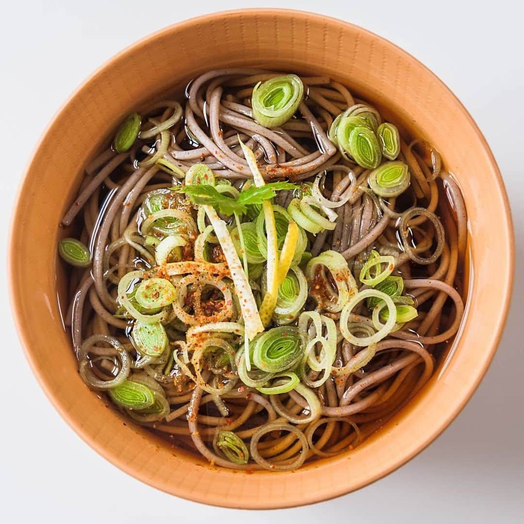 The Japan Timesさんのインスタグラム写真 - (The Japan TimesInstagram)「The best plan for New Year’s Eve may be enjoying a quiet evening watching TV and slurping a warm bowl of "toshikoshi" ("year-crossing") soba. Eating a bowl of soba noodles to mark the end of the old year and pass into the new is a tradition that became widely established in the early 19th century, although its roots may be even older than that. But today, the best symbolic reason to eat soba noodles is that they can be easily bitten, representing a clean, no-regrets break with the ending year. Click on the link in our bio for a recipe for toshikoshi soba with duck. 📸 Makiko Itoh . . . . . . #Japan #Tokyo #soba #noodles #cooking #toshikoshisoba #newyears #recipe #japanesefood #japantimes #japanesecooking #日本 #東京 #そば #めん #年越しそば #日本料理 #料理 #レシピ #美味しい #ジャパンタイムズ #🍜」12月29日 19時03分 - thejapantimes