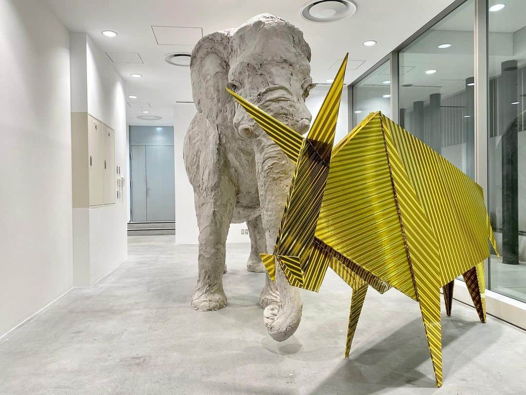 DOVER STREET MARKET GINZAさんのインスタグラム写真 - (DOVER STREET MARKET GINZAInstagram)「New Year of the Ox installation has arrived at Dover Street Market Ginza 1F Elephant Space @doverstreetmarketginza #doverstreetmarketginza」12月29日 19時03分 - doverstreetmarketginza