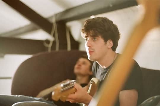 サーカ・ウェーヴスのインスタグラム：「Some more Circa Waves Festive trivia for you...What year were these pictures taken?」