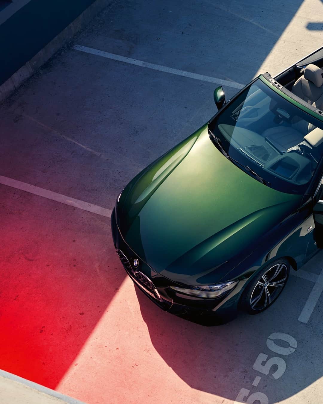 BMWのインスタグラム：「Roof down, for your dose of Vitamin (a)D(renaline).  The all-new BMW 4 Series Convertible. #THE4 #BMW #4Series」