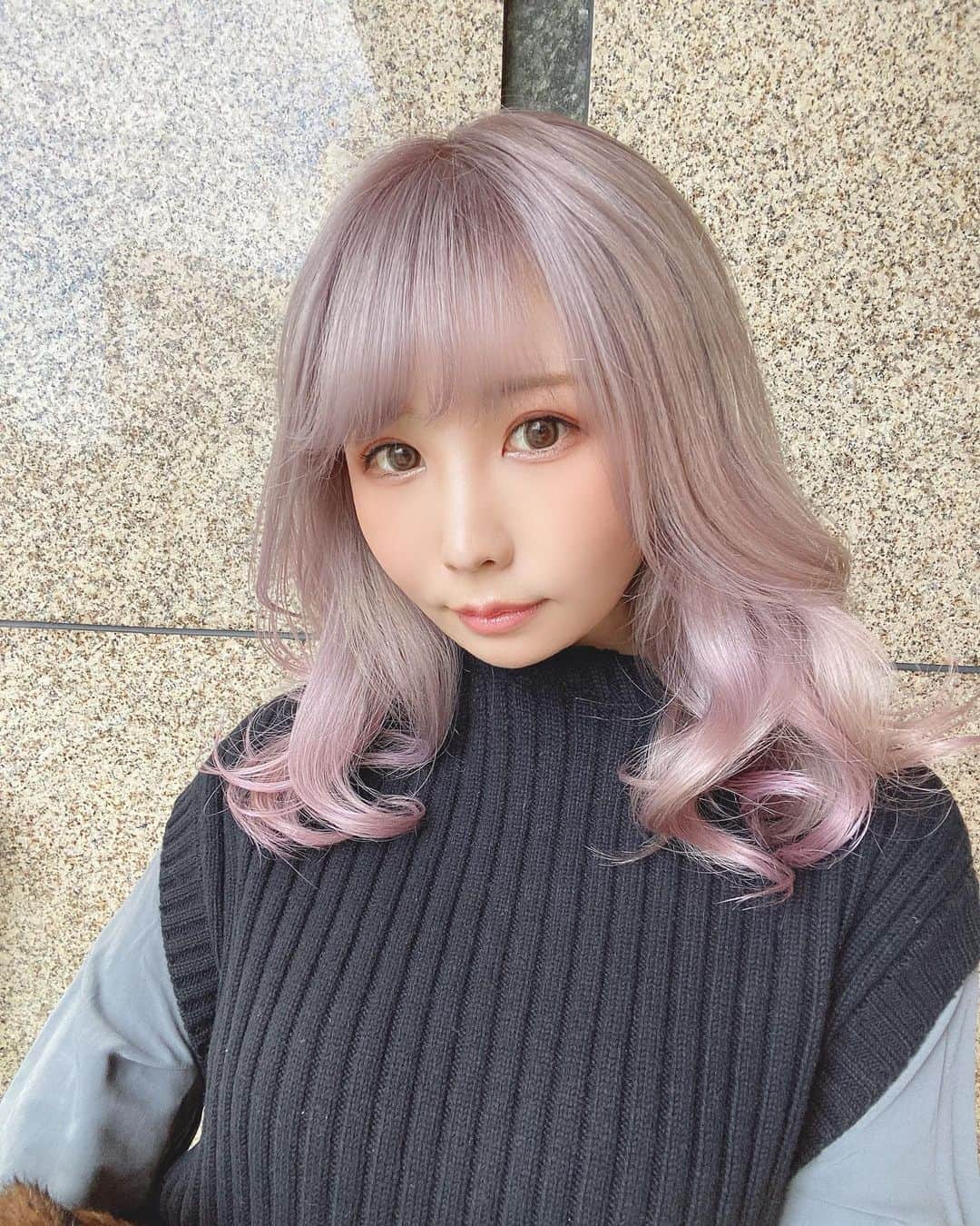 しらほしなつみさんのインスタグラム写真 - (しらほしなつみInstagram)「❤︎ 今年最後の美容院！✨ 1週間後ぐらいには五条悟カラーに😍💖　 ・ #ヘアカラー #ヘアスタイル #hairstyle #haircolor #五条悟カラー #グラデーションカラー #model #coser #cosplayer #japanesegirl #kawaii #otaku #萌 #粉我 #角色扮演者 #팔로우 #东京 #뷰티스타그램 #머리스타그램 #しらほしなつみ」12月29日 19時23分 - shirahoshi.natsumi