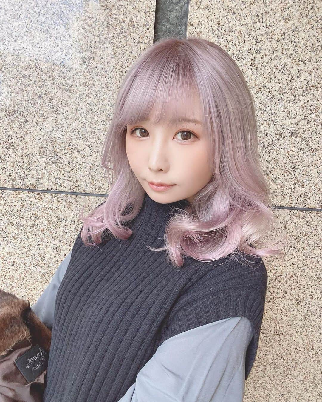 しらほしなつみさんのインスタグラム写真 - (しらほしなつみInstagram)「❤︎ 今年最後の美容院！✨ 1週間後ぐらいには五条悟カラーに😍💖　 ・ #ヘアカラー #ヘアスタイル #hairstyle #haircolor #五条悟カラー #グラデーションカラー #model #coser #cosplayer #japanesegirl #kawaii #otaku #萌 #粉我 #角色扮演者 #팔로우 #东京 #뷰티스타그램 #머리스타그램 #しらほしなつみ」12月29日 19時23分 - shirahoshi.natsumi