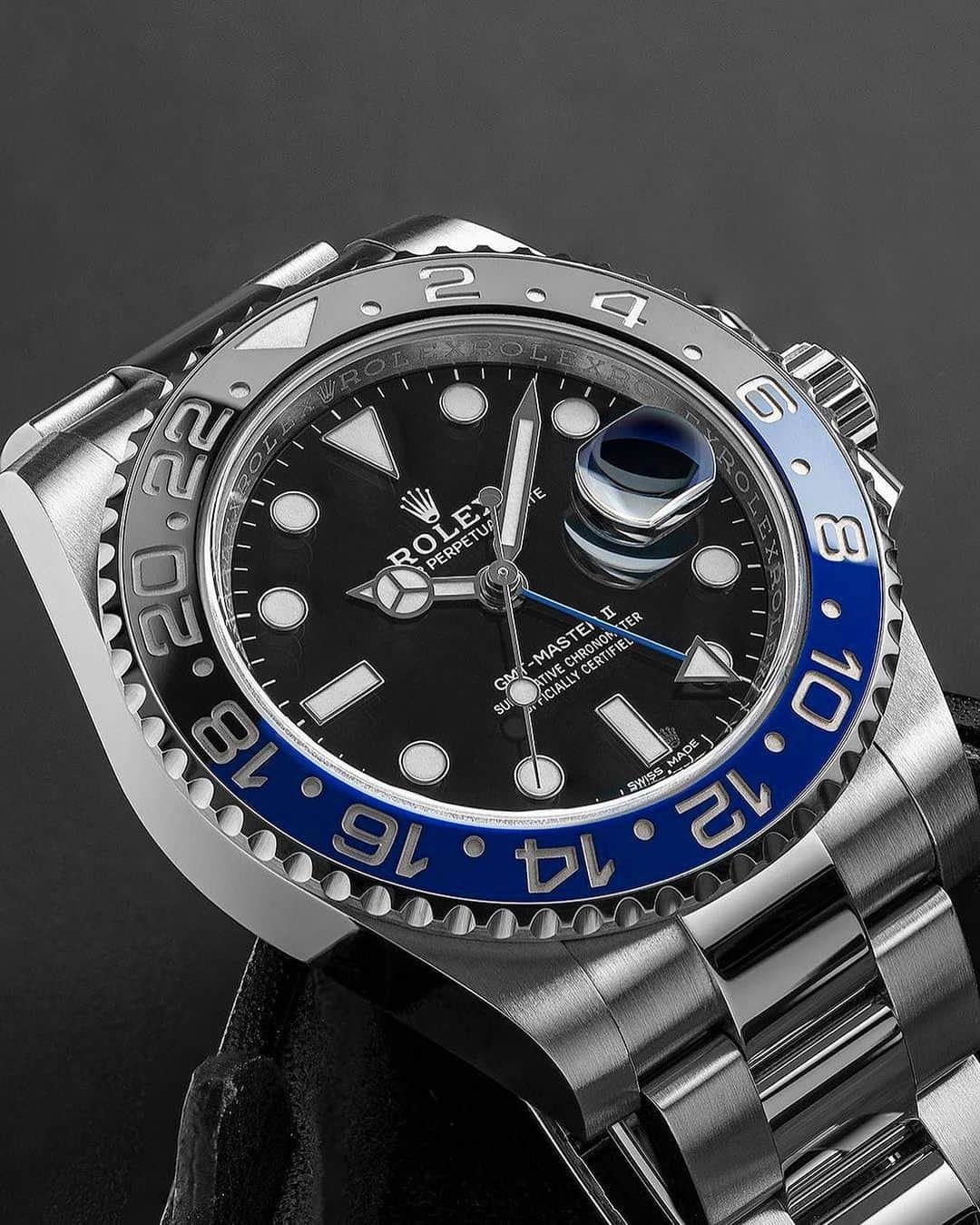 Daily Watchさんのインスタグラム写真 - (Daily WatchInstagram)「The Batman 💙🖤 Rolex GMT-Master II reference 116710BLNR. Photo by @theblackdial」12月29日 19時24分 - dailywatch