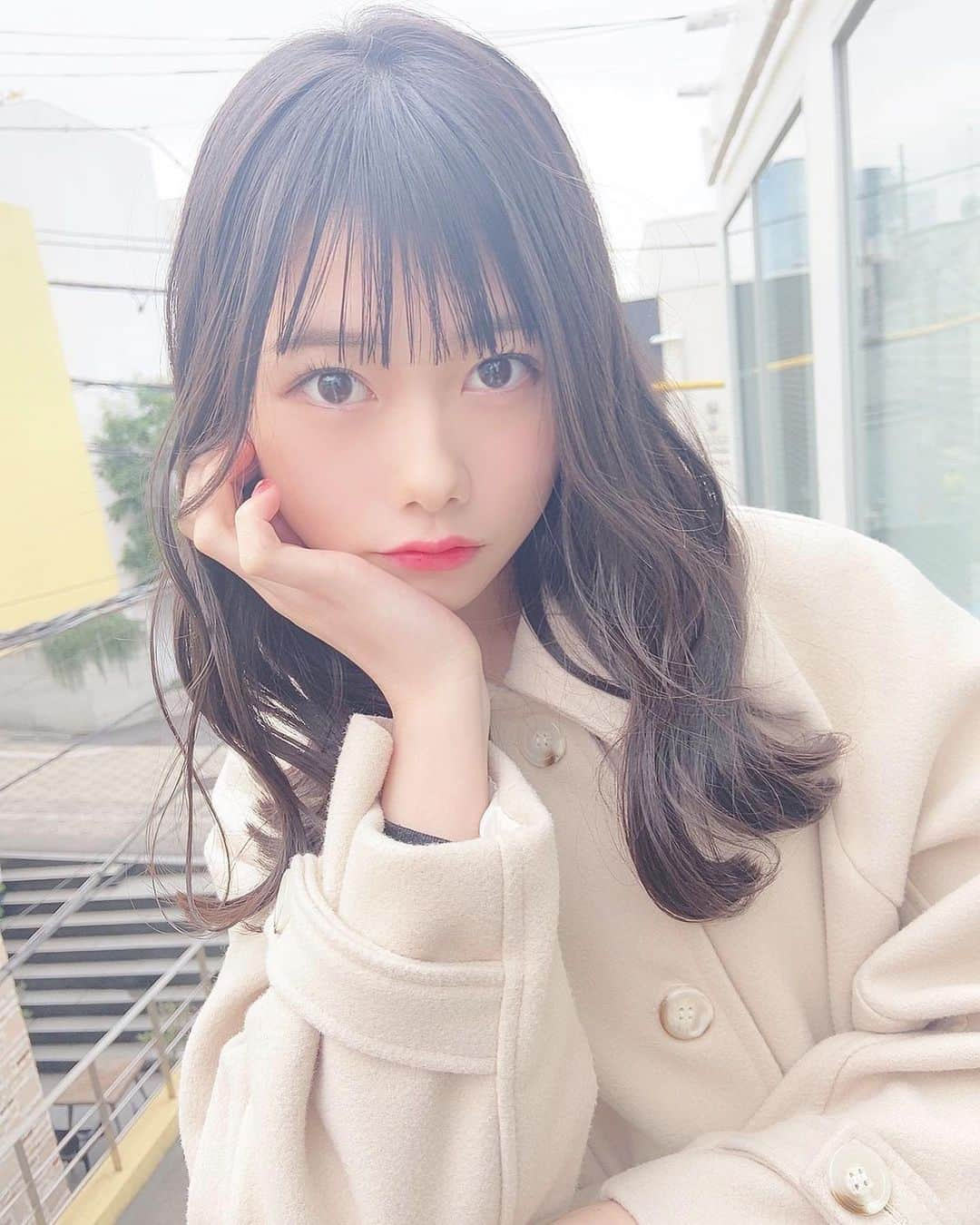 千葉恵里さんのインスタグラム写真 - (千葉恵里Instagram)「🍬☁️🍬﻿ ﻿ ﻿ ﻿ ﻿ ﻿ ﻿ この巻き髪が可愛すぎる🥺﻿ ﻿ ﻿ ﻿ ﻿ ﻿ ﻿ ♪♪﻿ ﻿ ﻿ #コート #ダッフルコート #可愛い #白﻿ #今日の私服 #冬 #巻き髪 #ウェーブ巻き﻿ #ootd #私服﻿ ﻿ ﻿ #인스타그램 #좋아요 #일상 #일상스타그램﻿ #일상룩 #애정템 #패션스타그램 #대일리룩﻿ #뷰티스타그램 #패션 #옷 #오오티디﻿ #옷스타그램 #데일리룩 #오늘뭐입지﻿ ﻿」12月29日 19時24分 - eriierii_1027