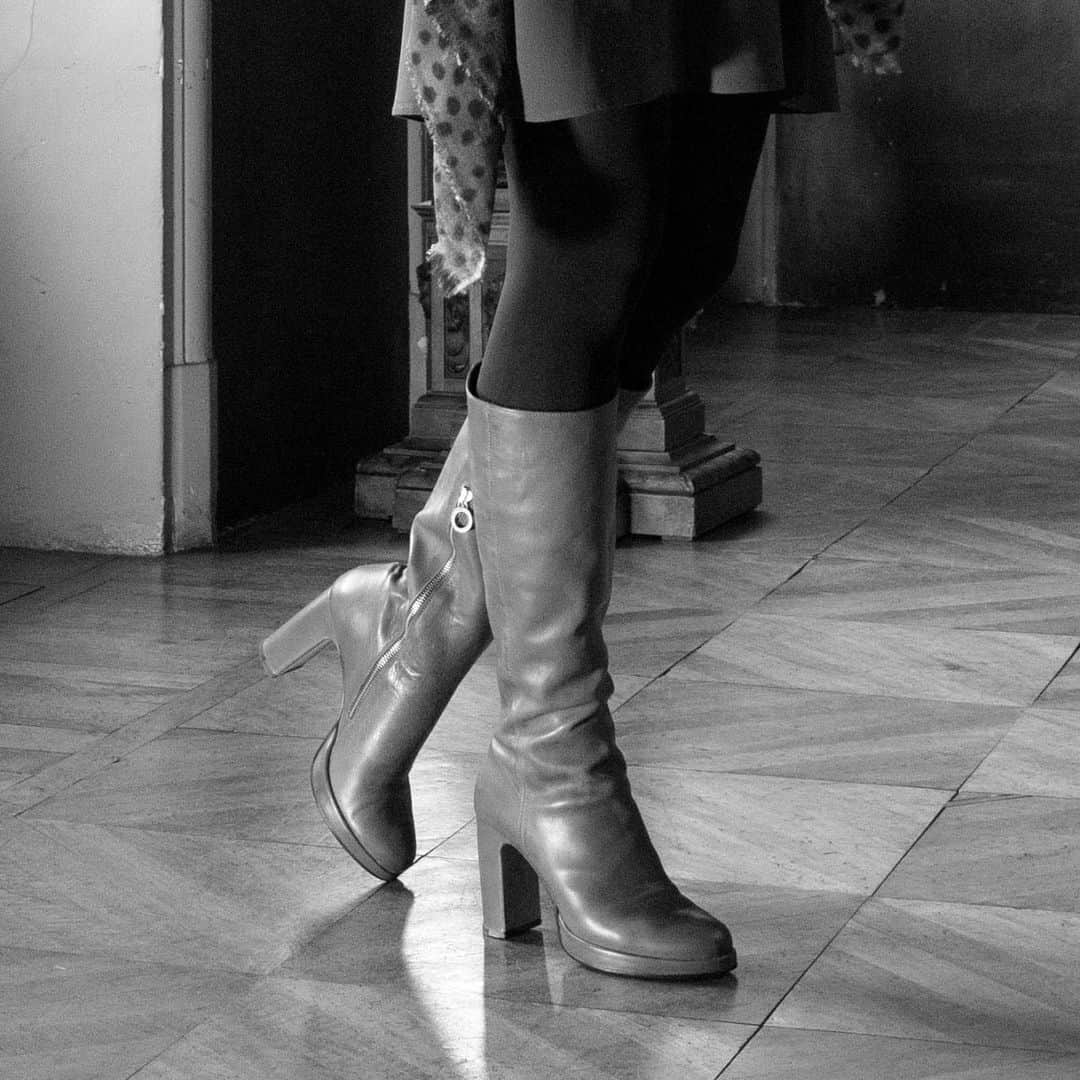 フィオレンティーニベーカーさんのインスタグラム写真 - (フィオレンティーニベーカーInstagram)「GLAMour puss. #glamour #fiorentinibaker #entirelymadeinitaly #aw20」12月29日 19時28分 - fiorentinibaker