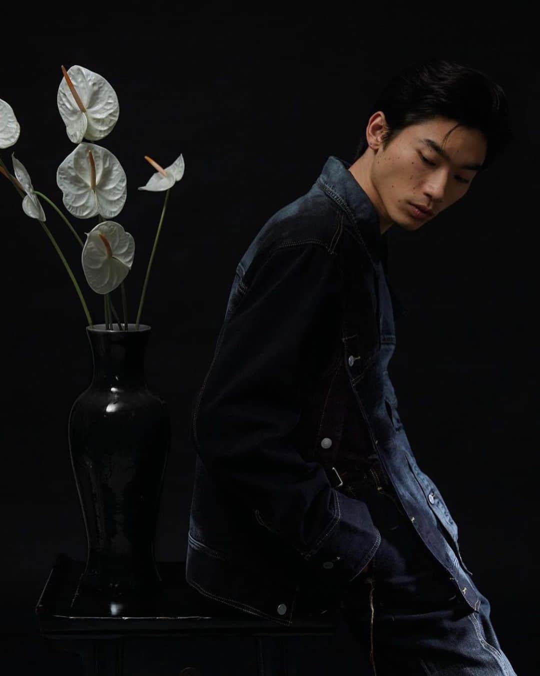 武内秀龍のインスタグラム：「@fengchenwang x @levis  Thank you so much team ❤️  Photographer: @seanandseng⁠⠀ Stylist: @anders44⁠⠀ Hair Stylist: @naokawakamihair⁠⠀ Makeup Artist: @beasweetbeauty⁠⠀ Videographer: @syndi_huang⁠⠀ Music; @benbrunnemer⁠⠀ Casting: Jonathan Lyons⁠⠀  @supamodelmanagement」